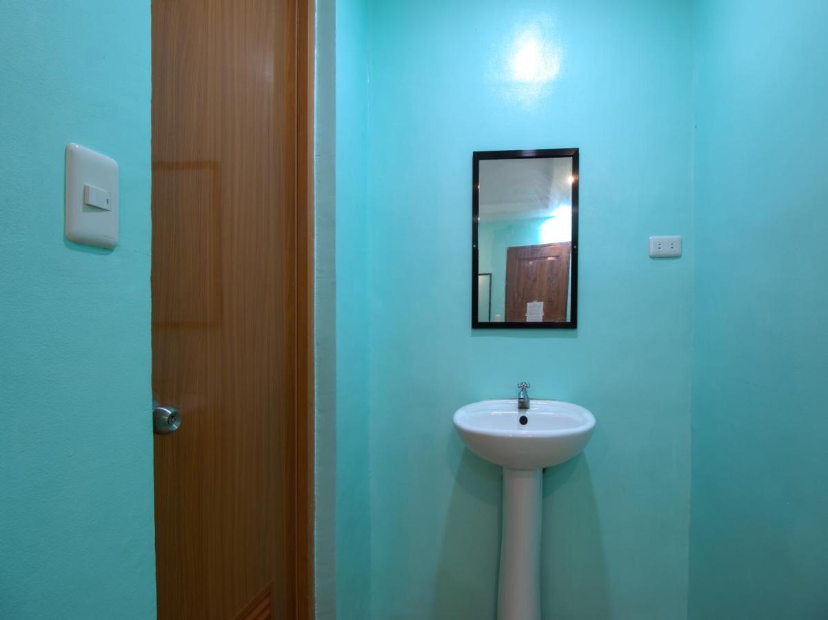 Oyo 777 Rn Guesthouse Moalboal Eksteriør bilde